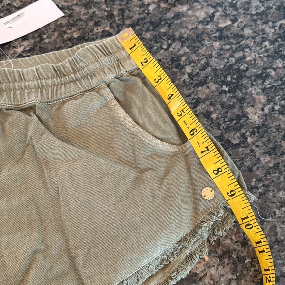 Roxy scenic route drab green shorts NWT L - Picture 7 of 10